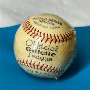 🖤Autographed baseball.  1960s Official GILLETTE League World Series Special